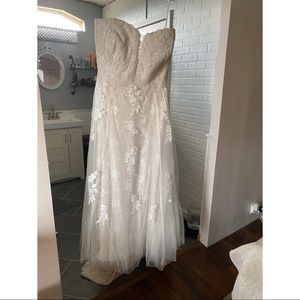 Essence of Australia Plus Size Wedding Dress